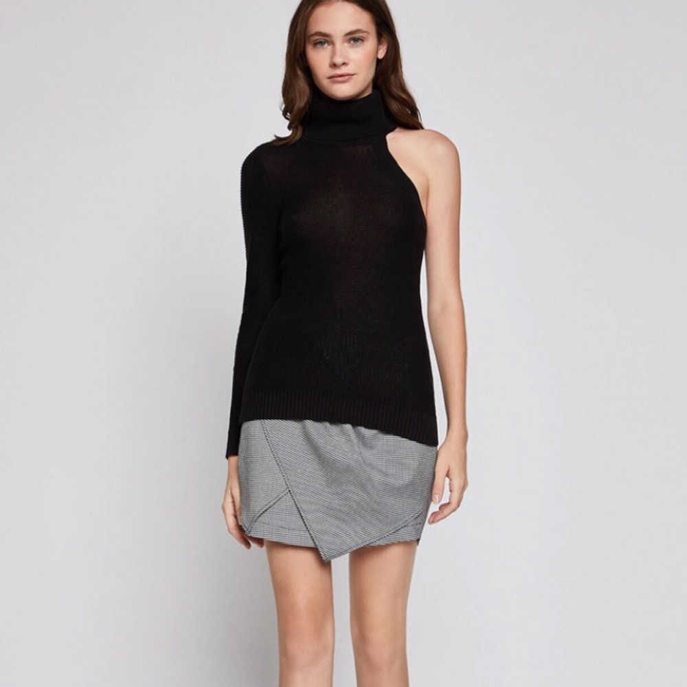 BCBGeneration black one sleeve turtleneck